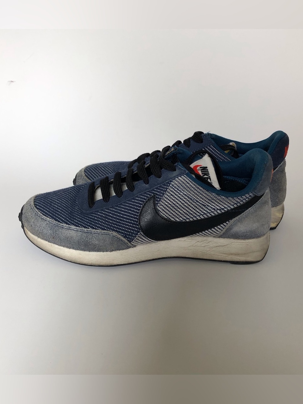 Nike Navy & Black Low-Top Sneakers